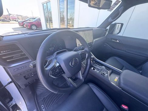 Used 2024 Lexus GX 550 w/ Accessory Package (Z1) image 9