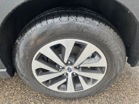 Certified 2025 Subaru Outback Premium w/ Popular Package #1A image 9