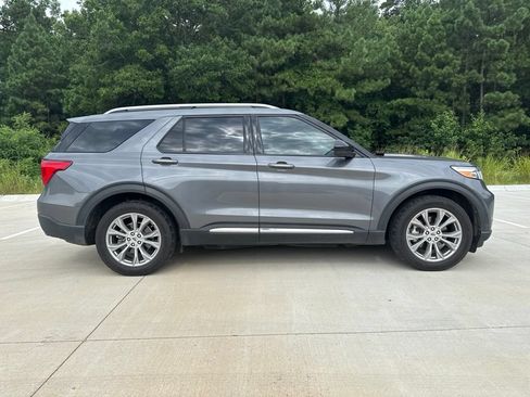 Used 2022 Ford Explorer Limited RWD image 4