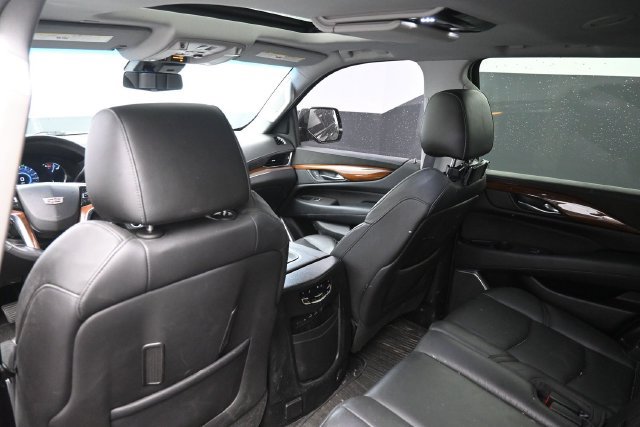 Used 2017 Cadillac Escalade Luxury AWD/4WD image 33