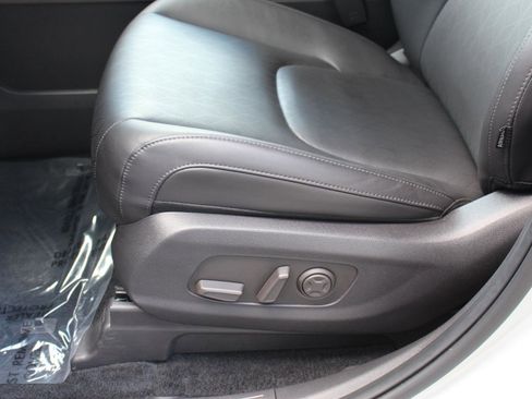 Certified 2025 Kia Carnival EX image 27