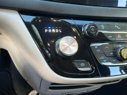 Certified 2020 Chrysler Pacifica Touring-L image 22