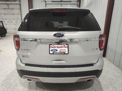 Used 2017 Ford Explorer Limited w/ Equipment Group 301A AWD/4WD image 7