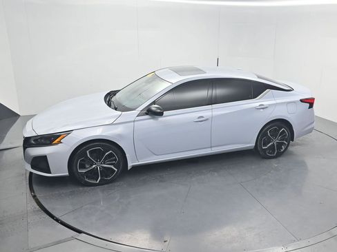 Used 2023 Nissan Altima 2.5 SR w/ SR Premium Package image 57