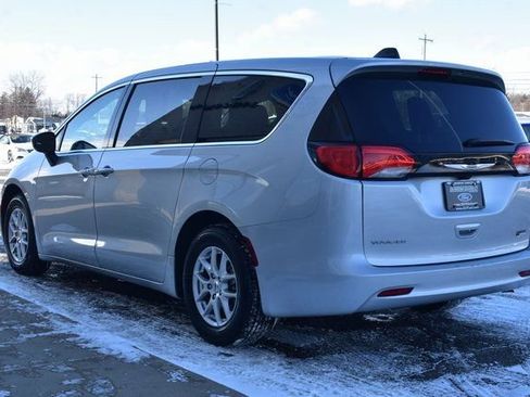 Used 2024 Chrysler Voyager LX image 10