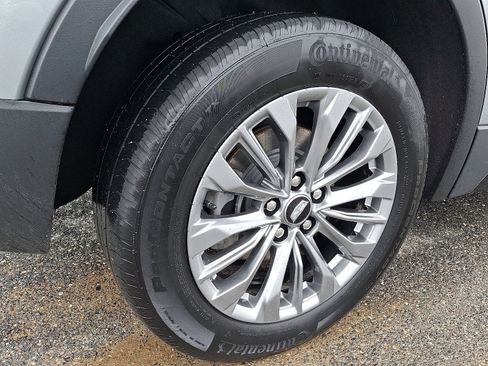 Certified 2025 Cadillac XT4 Premium Luxury image 12