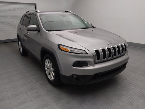 Used 2016 Jeep Cherokee Latitude FWD image 14