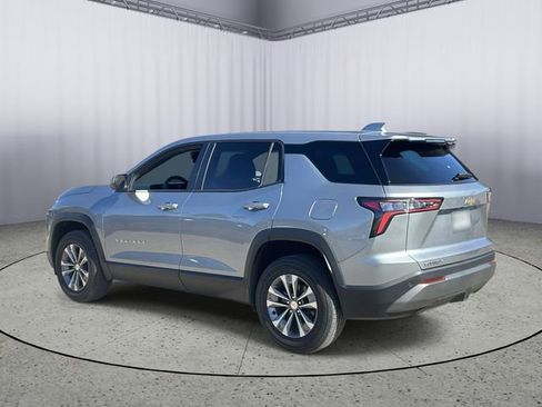 Used 2025 Chevrolet Equinox LT FWD image 7