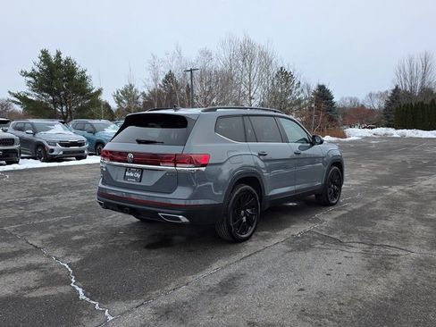 Used 2025 Volkswagen Atlas SE image 8
