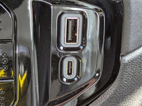 Used 2025 Chevrolet Silverado 1500 LTZ image 22