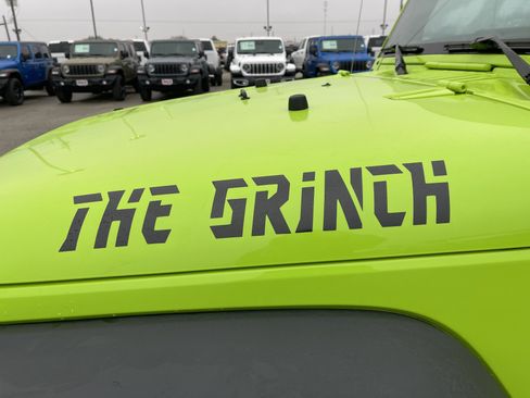 Used 2012 Jeep Wrangler Unlimited Rubicon w/ Connectivity Group image 12