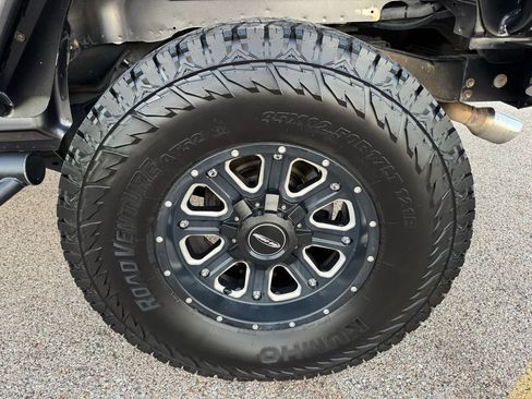 Used 2017 Jeep Wrangler Unlimited Sport w/ Connectivity Group image 18