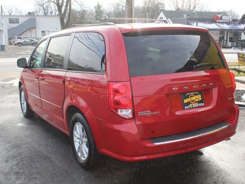Used 2015 Dodge Grand Caravan SXT w/ UConnect Hands-Free Group image 2