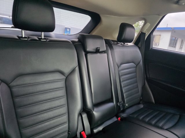 Used 2018 Ford Edge SEL w/ Equipment Group 201A FWD image 18