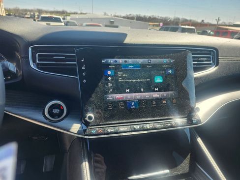 Used 2024 Jeep Wagoneer Series II w/ Flexible Seating Group image 14