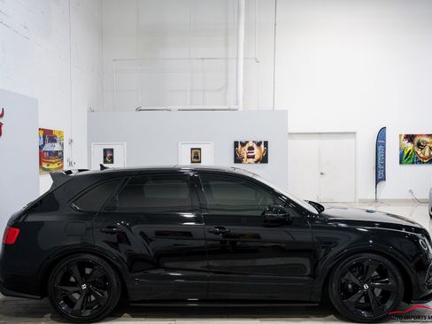 Used 2018 Bentley Bentayga image 25