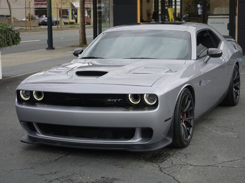Used 2016 Dodge Challenger SRT Hellcat image 3