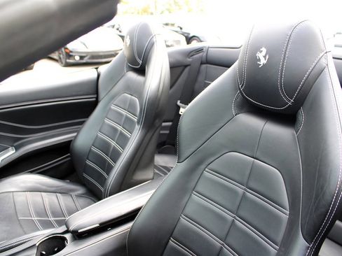 Used 2015 Ferrari California T image 31