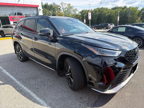 Used 2022 Toyota Highlander XSE AWD/4WD image 3