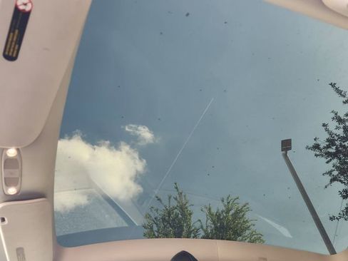 Used 2021 Tesla Model Y Long Range image 18