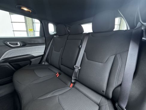 Used 2024 Jeep Compass Sport image 28