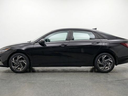 Used 2025 Hyundai Elantra SEL FWD image 5