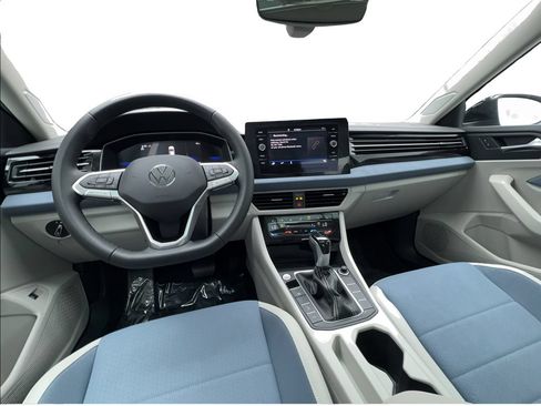 Used 2025 Volkswagen Jetta SE w/ Sunroof Package FWD image 34