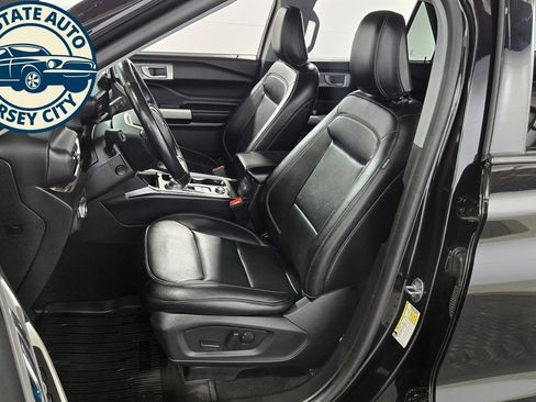 Used 2021 Ford Explorer Limited w/ Equipment Group 301A AWD/4WD image 30
