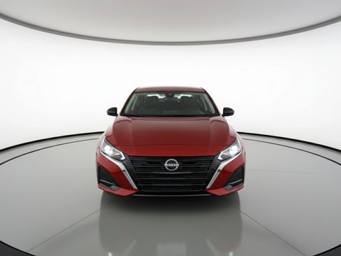 Used 2025 Nissan Altima 2.5 SV image 2