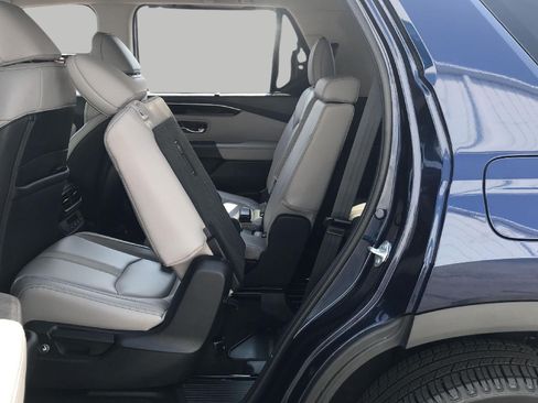 Used 2025 Honda Pilot EX-L image 28