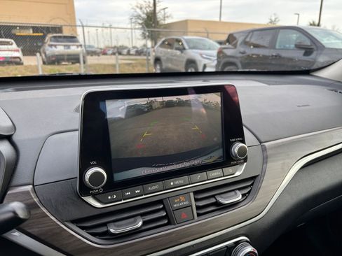 Used 2025 Nissan Altima 2.5 SV image 22