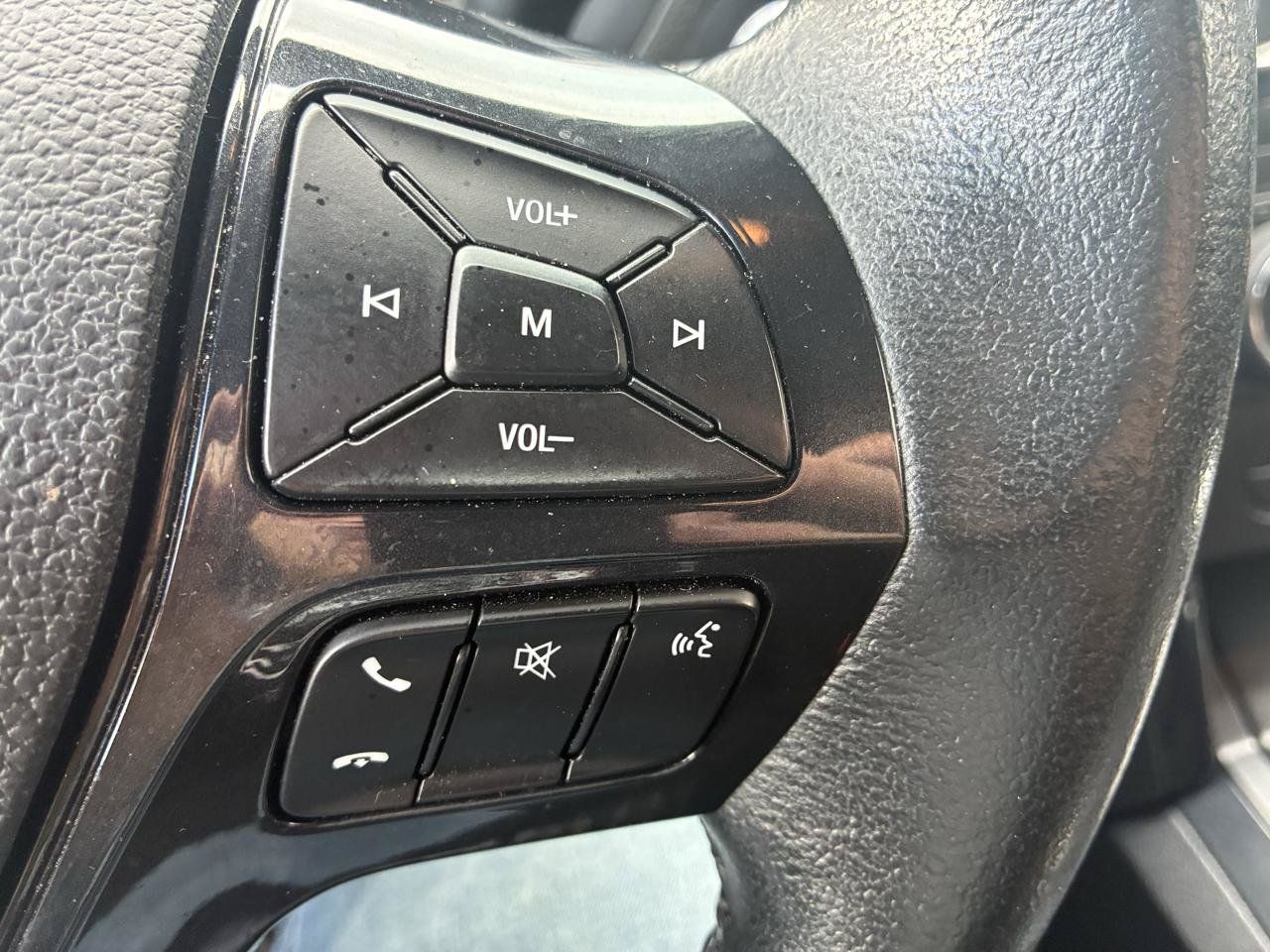 Used 2017 Ford Explorer XLT AWD/4WD image 18