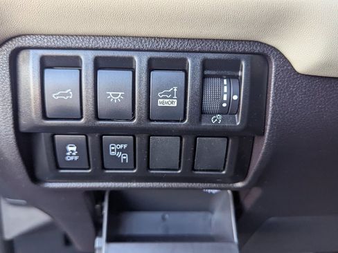 Used 2022 Subaru Ascent Limited w/ Technology Package image 22