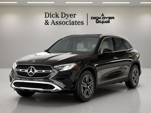Used 2026 Mercedes-Benz GLC 300 image 1