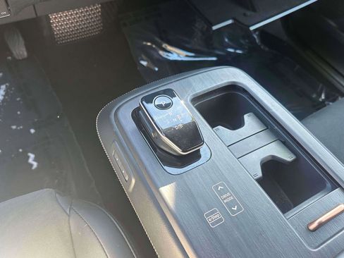 Used 2023 Nissan Ariya AWD image 28