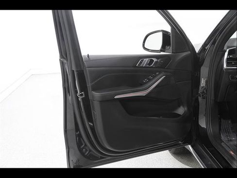 Used 2023 BMW X5 xDrive40i AWD/4WD image 4