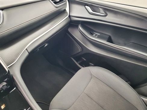 Used 2023 Jeep Grand Cherokee L Laredo AWD/4WD image 12