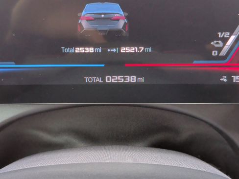 Used 2026 BMW M5 w/ Executive Package image 22