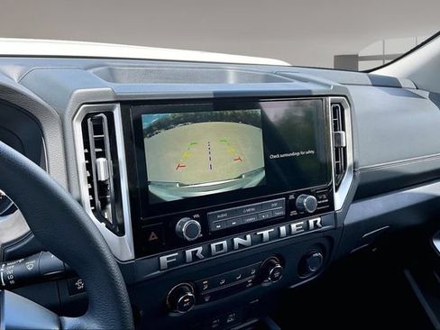 Used 2025 Nissan Frontier SV RWD image 15