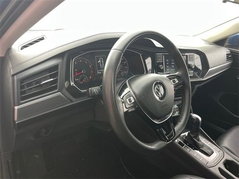 Used 2020 Volkswagen Jetta SE image 9