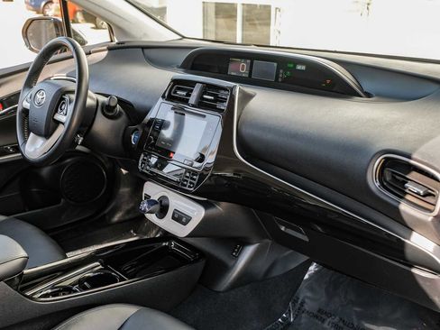 Used 2017 Toyota Prius Four image 13