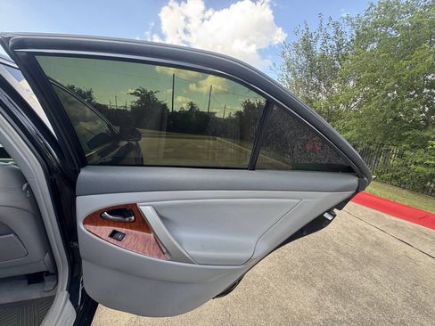 Used 2011 Toyota Camry XLE w/ SE/XLE Extra-Value Pkg FWD image 23