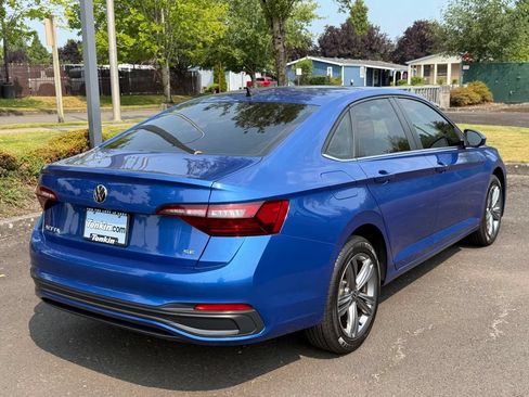 Used 2024 Volkswagen Jetta SE FWD image 7