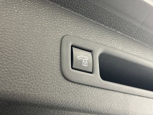 Used 2025 Toyota Sienna XLE image 28