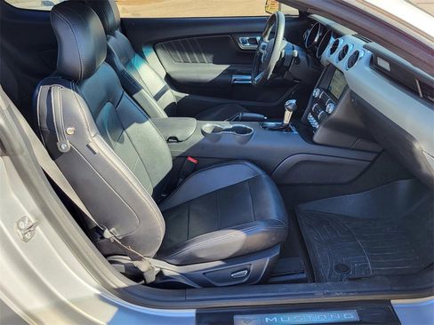 Used 2016 Ford Mustang Premium image 10