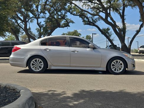 Used 2012 Hyundai Genesis 3.8 RWD image 6