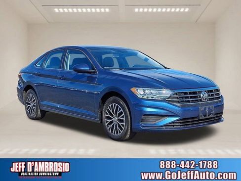 Used 2021 Volkswagen Jetta SE image 1