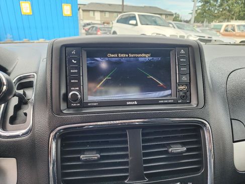 Used 2018 Dodge Grand Caravan GT FWD image 19
