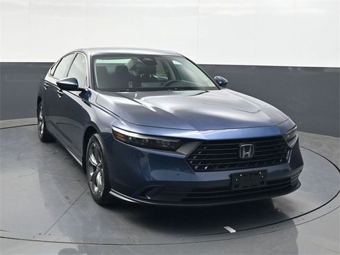 Used 2023 Honda Accord EX image 2