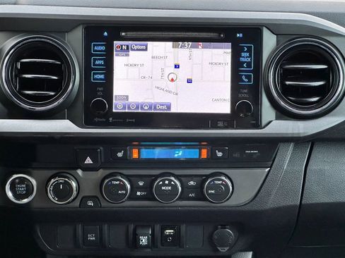 Used 2019 Toyota Tacoma SR5 AWD/4WD image 21